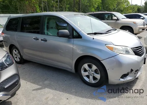 2011 Toyota Sienna z USA, uszkodzony, nr VIN 5TDZK3DC6BS009468